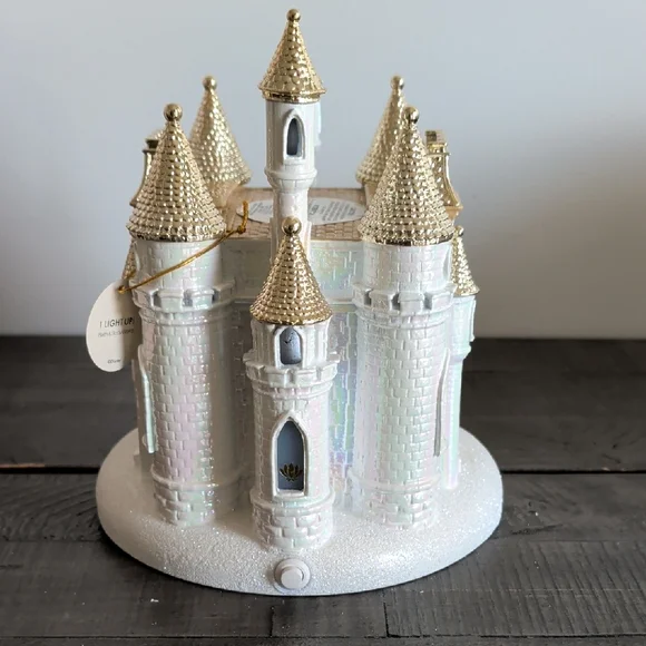 BBW x Disney Princess Castle 3 Wick Candle Holder - Picture 4 of 12